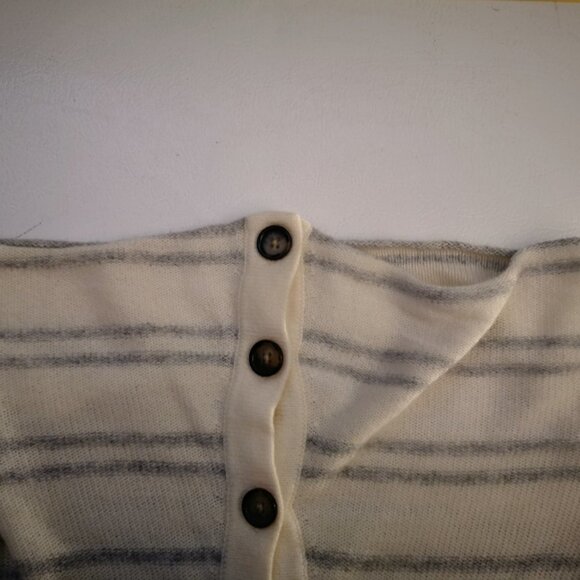 Banana Republic Ladies Cream & Grey Stripe Sweater - Picture 5 of 11